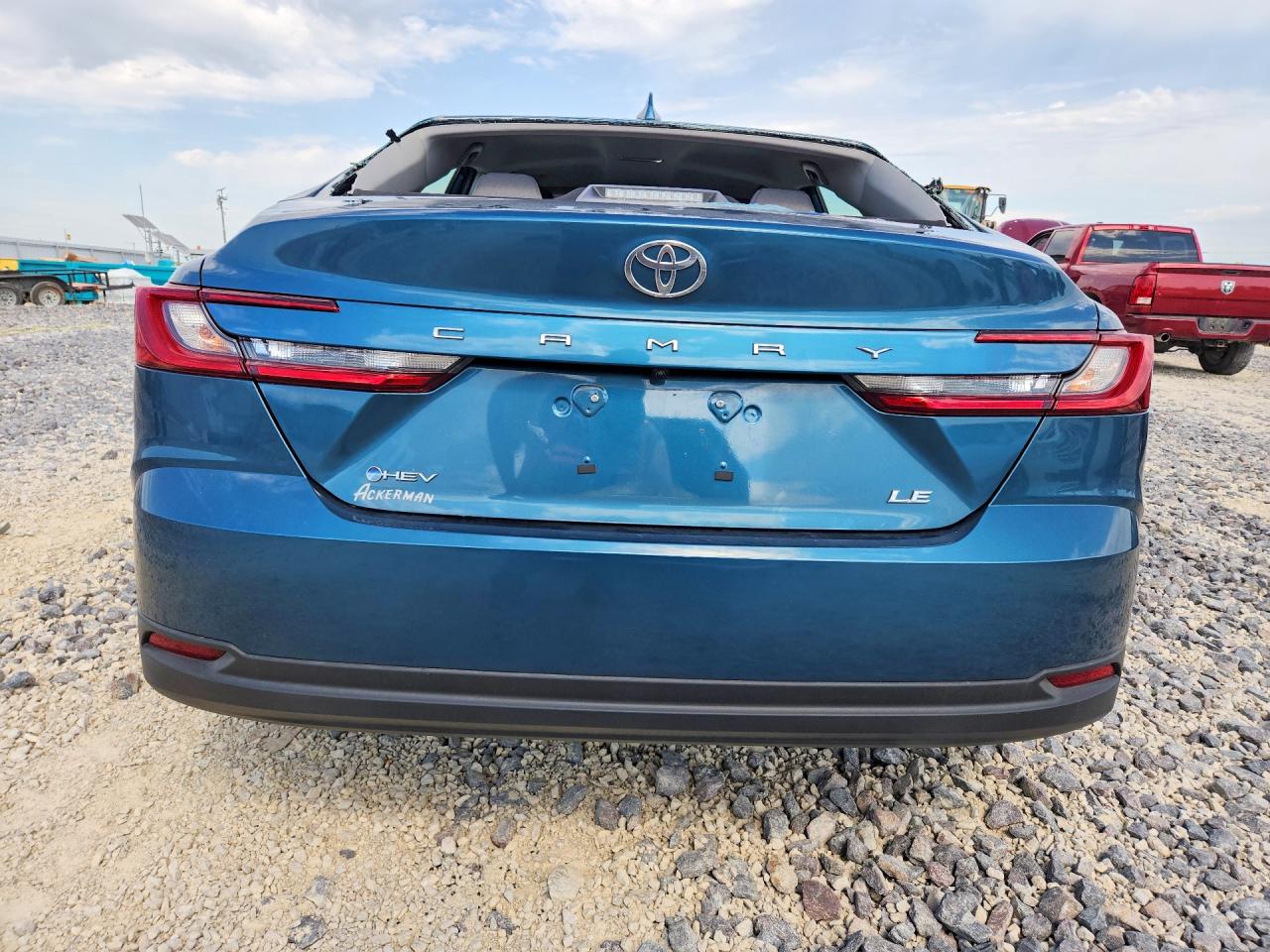 2025 TOYOTA CAMRY LE photo 11