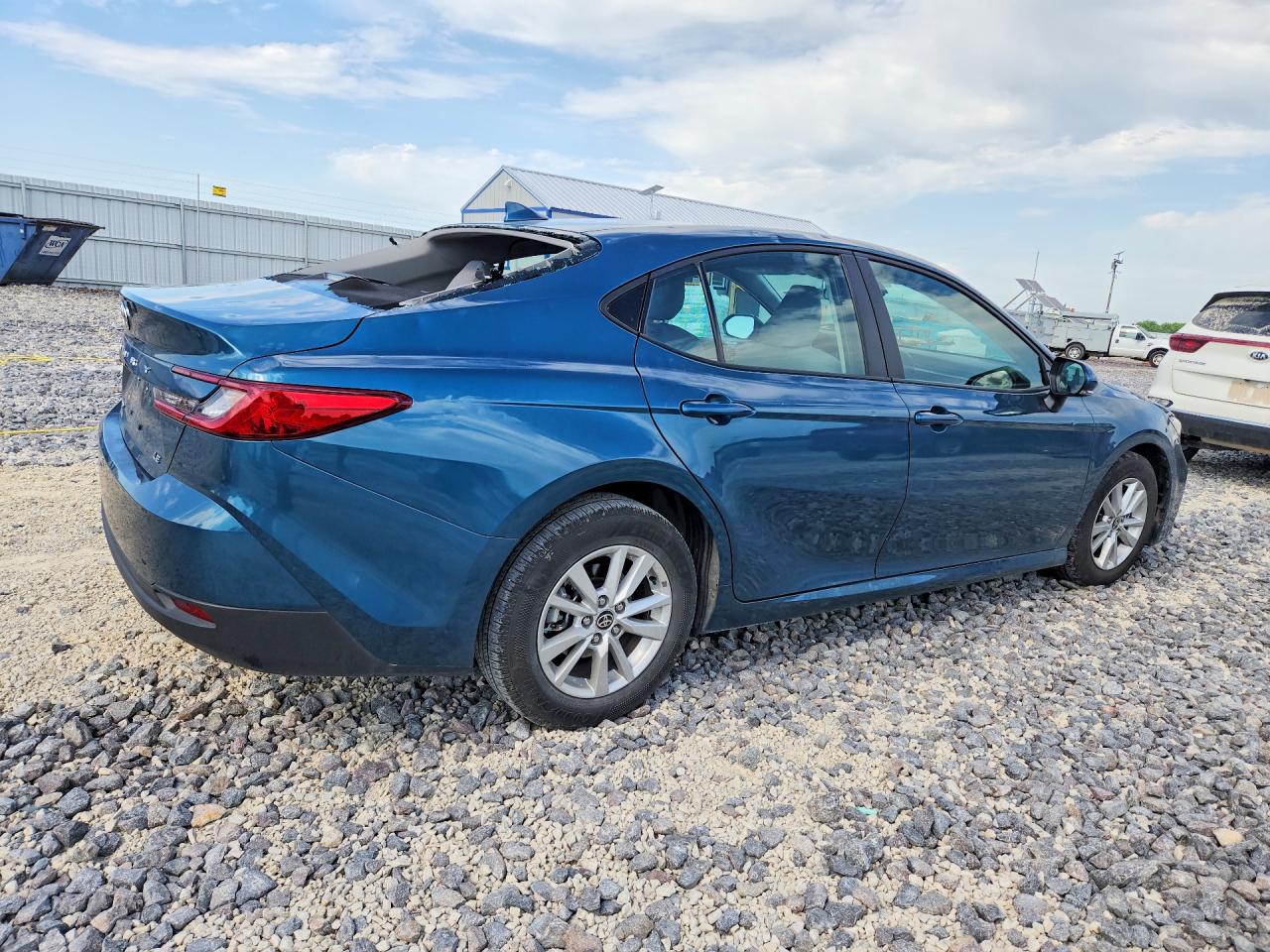 2025 TOYOTA CAMRY LE photo 5