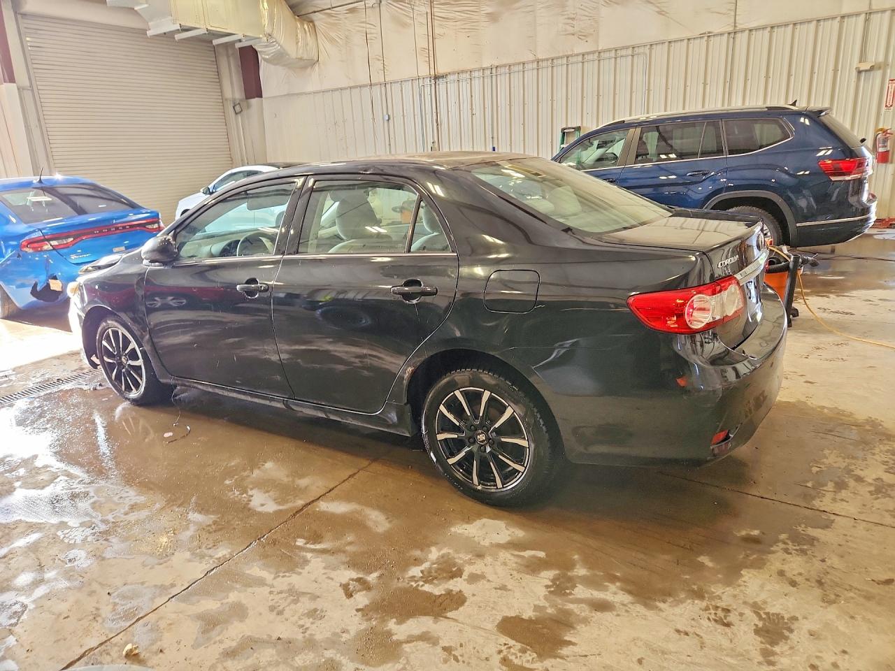 2013 TOYOTA COROLLA LE photo 3