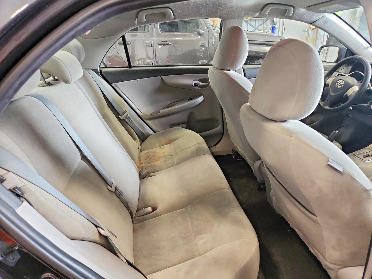 2013 TOYOTA COROLLA LE photo 19