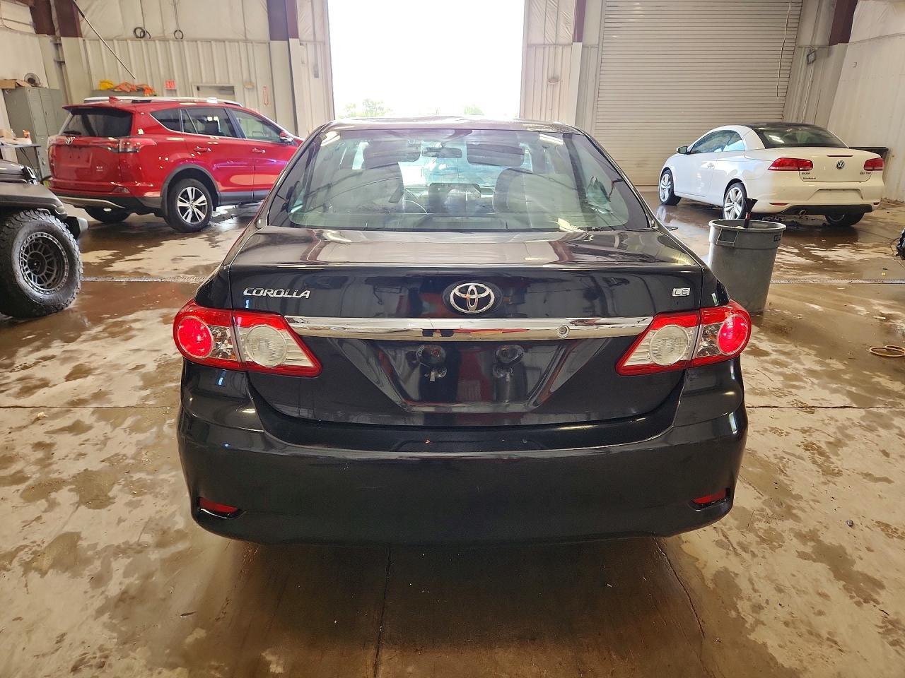 2013 TOYOTA COROLLA LE photo 11