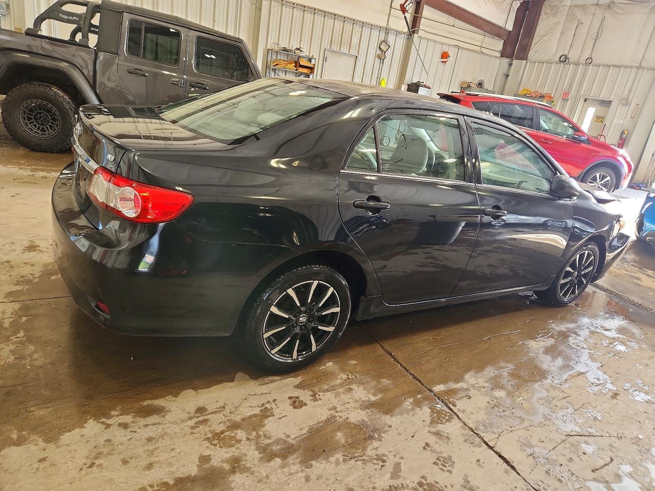 2013 TOYOTA COROLLA LE photo 5