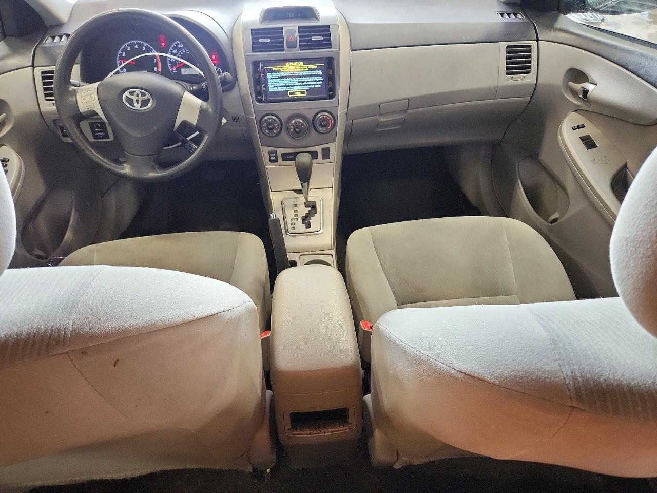 2013 TOYOTA COROLLA LE photo 15