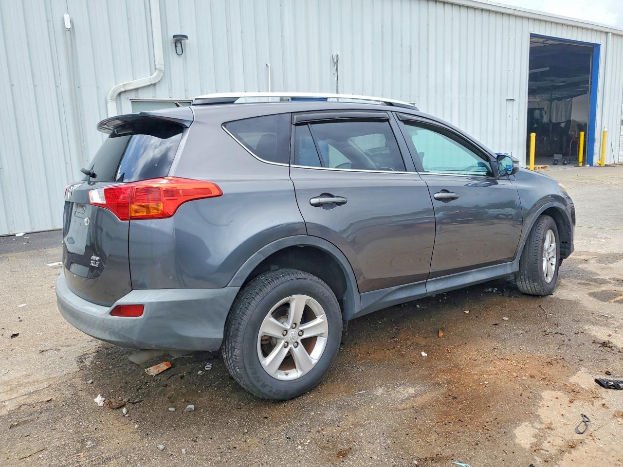 2013 TOYOTA RAV4 XLE photo 5