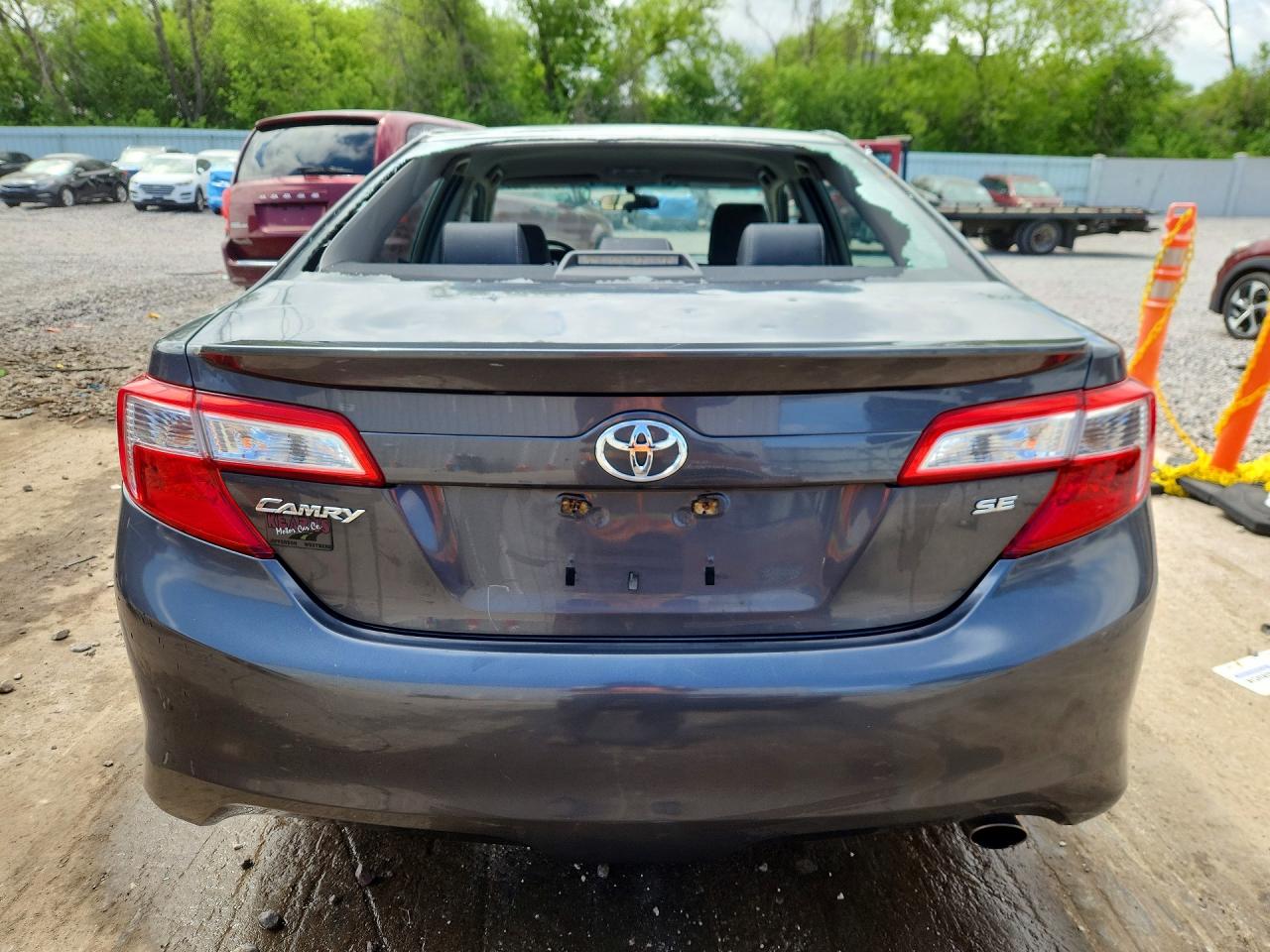 2012 TOYOTA CAMRY SE photo 11