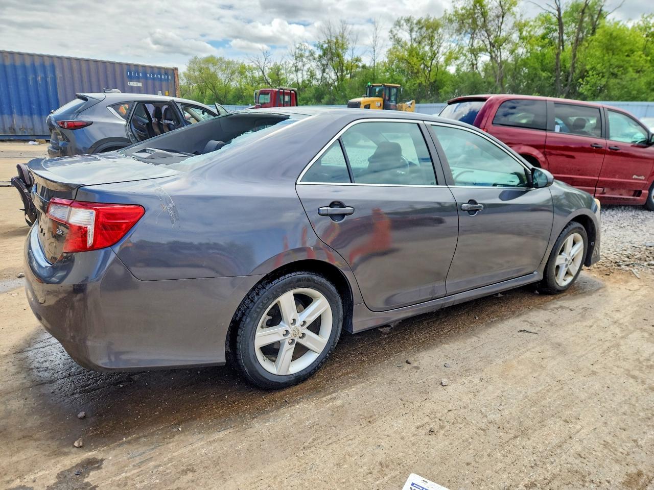 2012 TOYOTA CAMRY SE photo 5