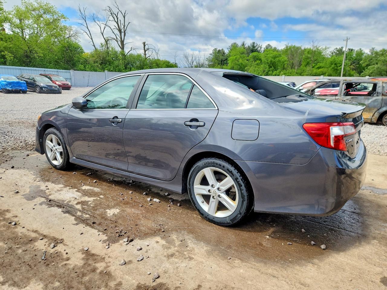 2012 TOYOTA CAMRY SE photo 3