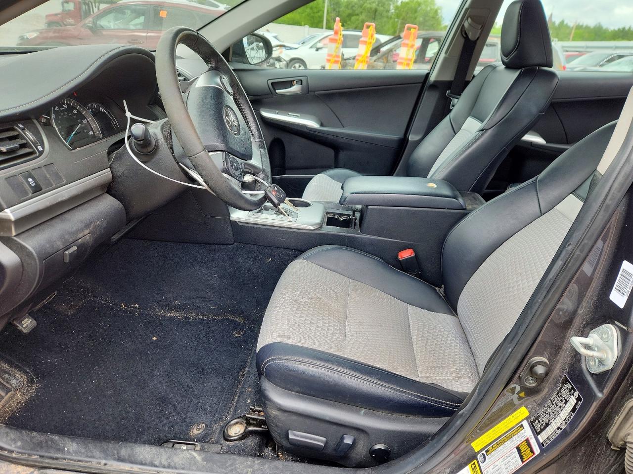 2012 TOYOTA CAMRY SE photo 13