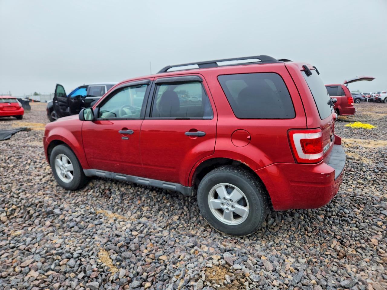 2010 FORD ESCAPE XLT photo 3