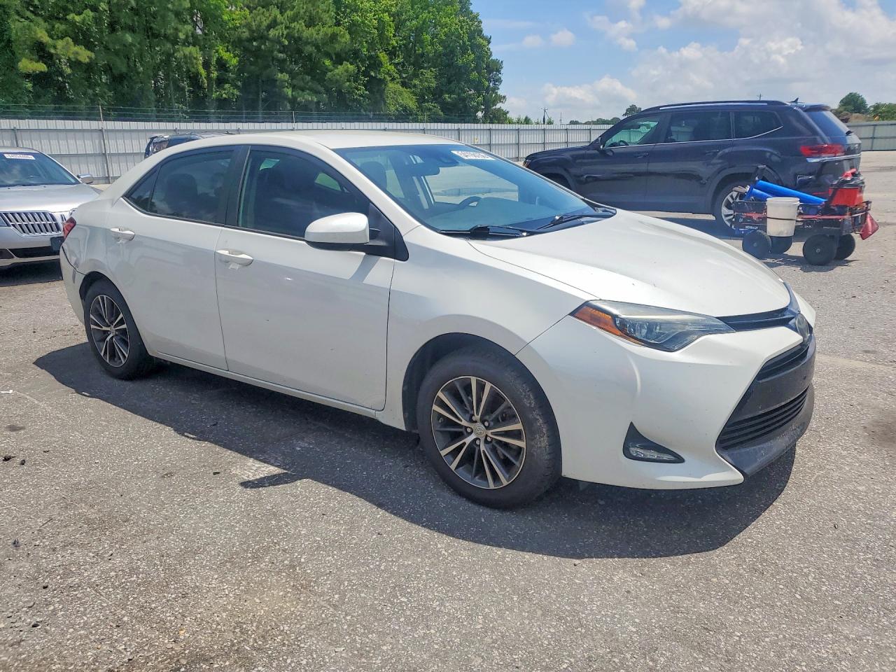 2018 TOYOTA COROLLA LE photo 10