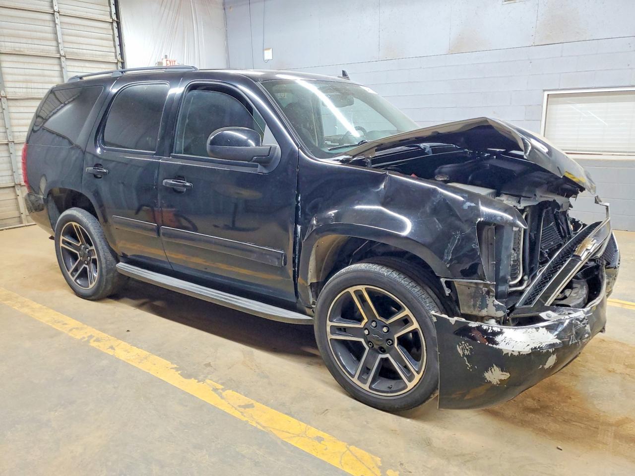 2011 CHEVROLET TAHOE photo 4