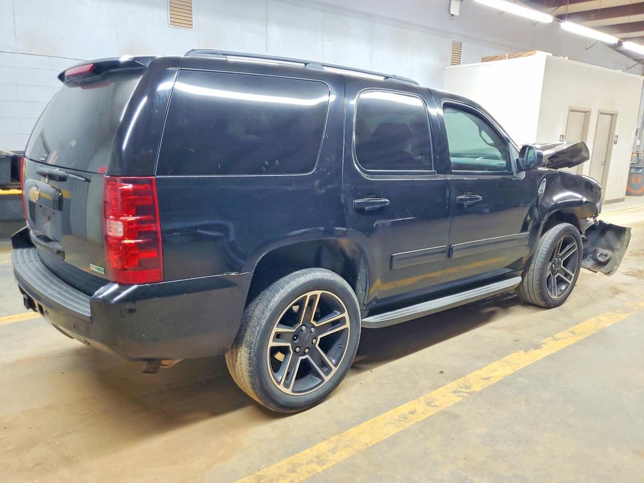 2011 CHEVROLET TAHOE photo 3