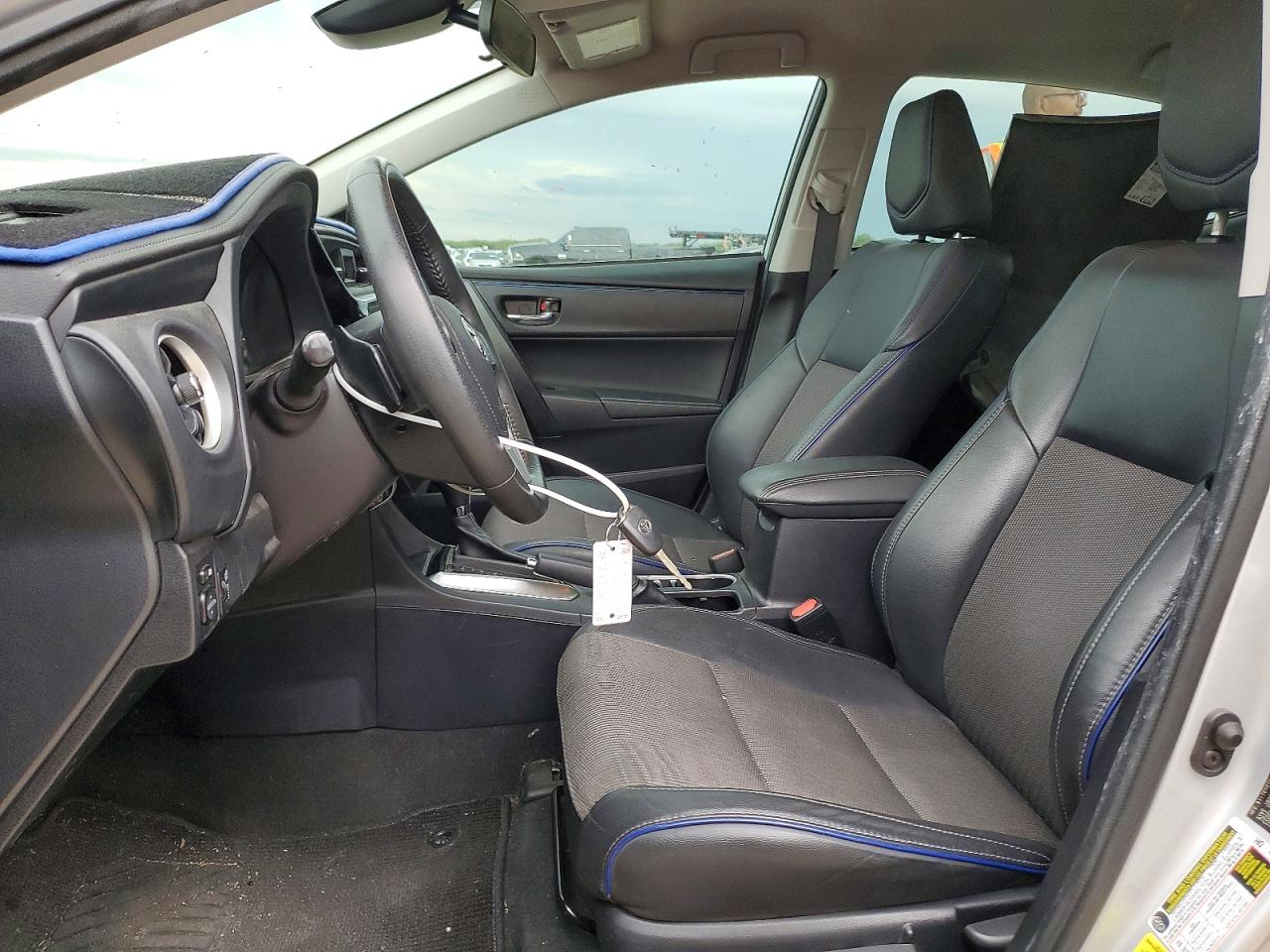 2017 TOYOTA COROLLA SE photo 13