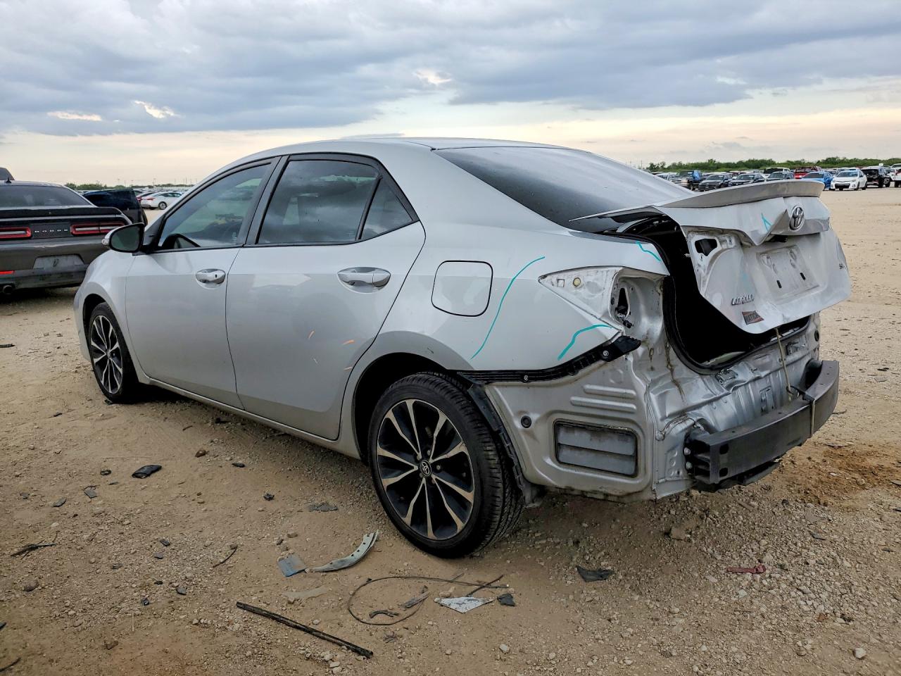 2017 TOYOTA COROLLA SE photo 3