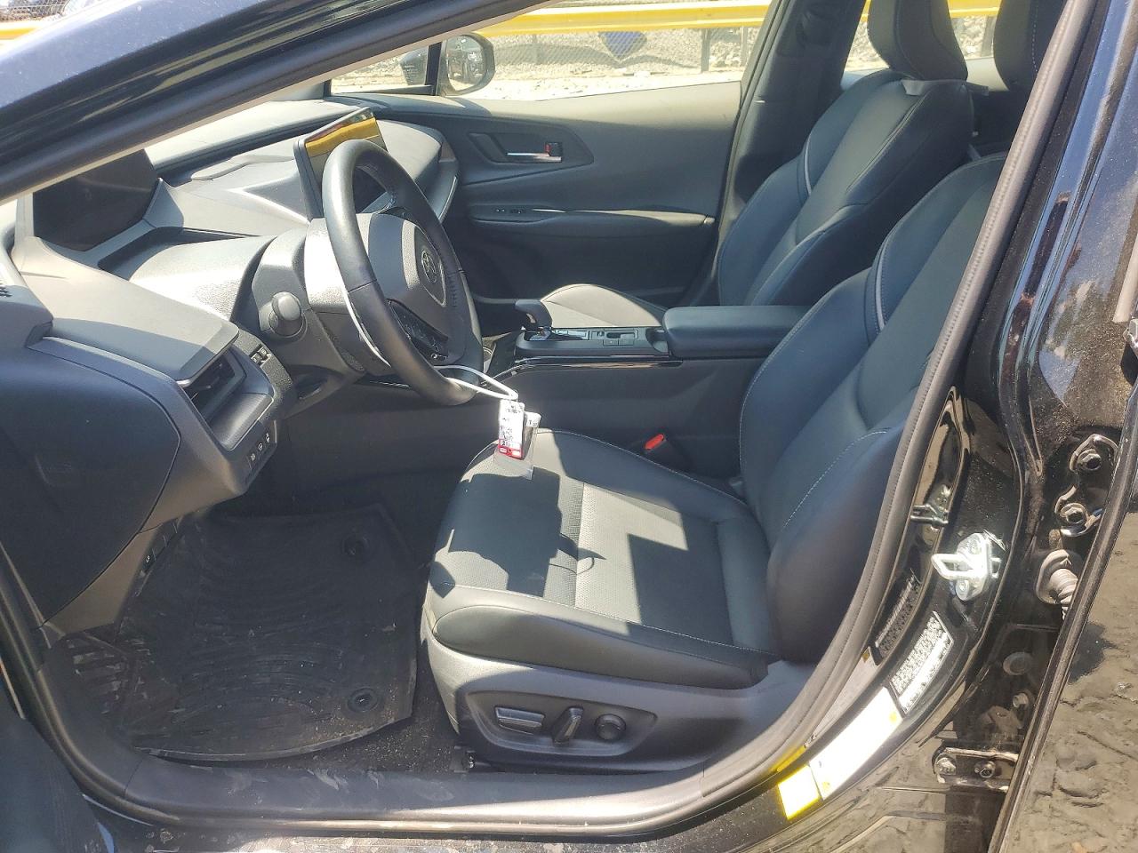 2024 TOYOTA PRIUS XLE photo 19