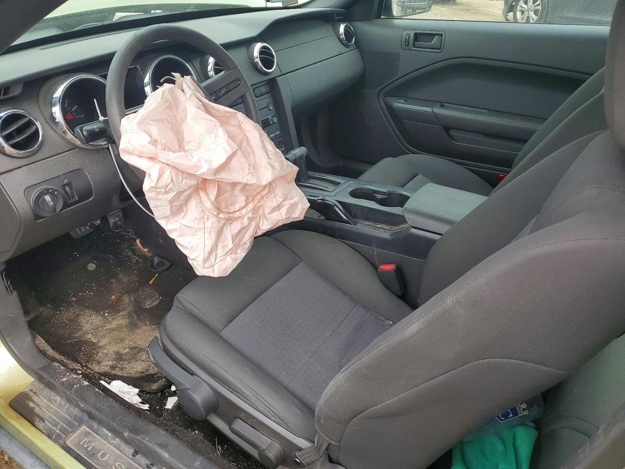 2005 FORD MUSTANG photo 22