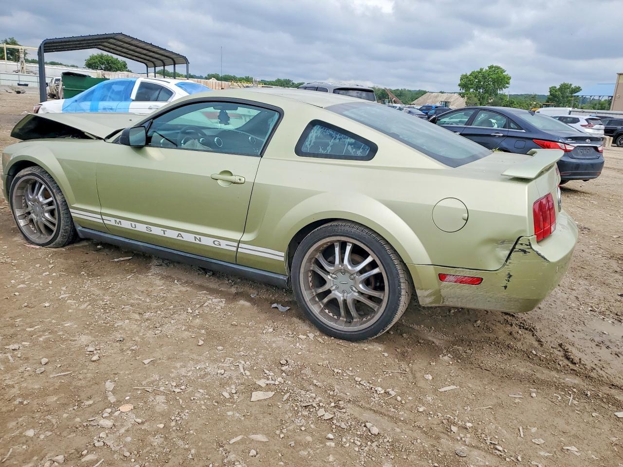 2005 FORD MUSTANG photo 4