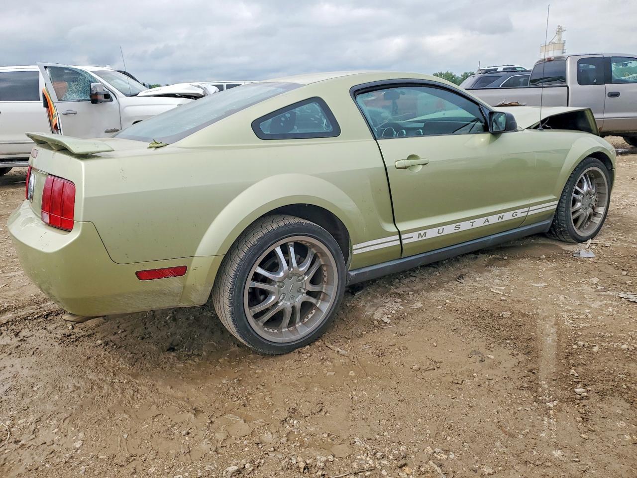 2005 FORD MUSTANG photo 7