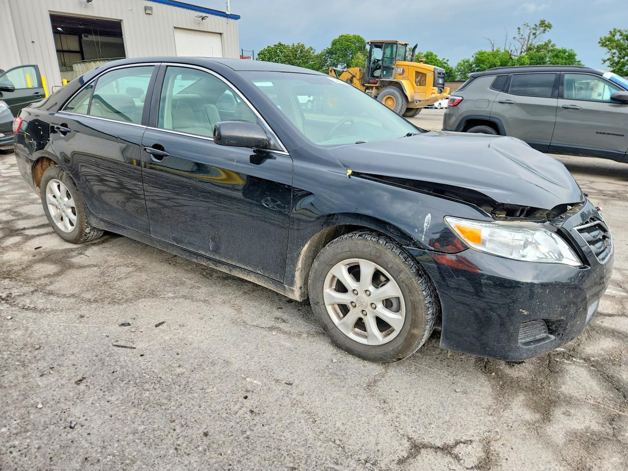 2011 TOYOTA CAMRY LE photo 10