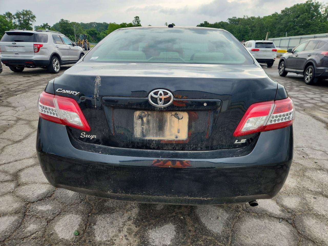 2011 TOYOTA CAMRY LE photo 16