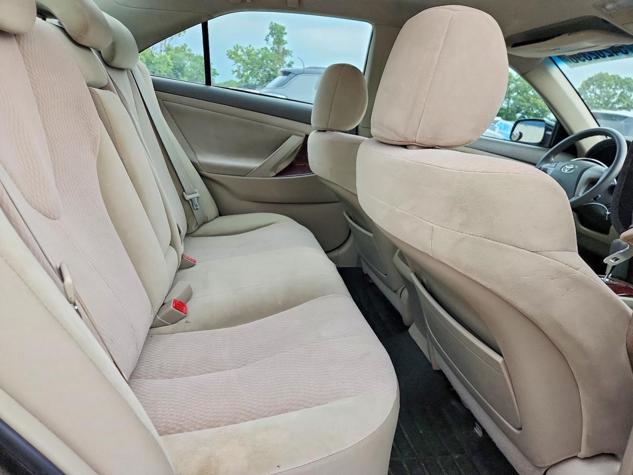 2011 TOYOTA CAMRY LE photo 28