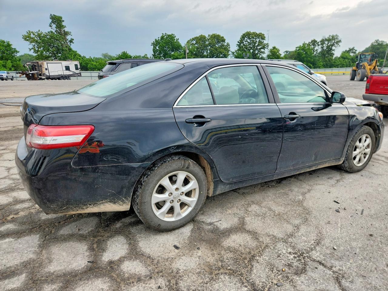 2011 TOYOTA CAMRY LE photo 7
