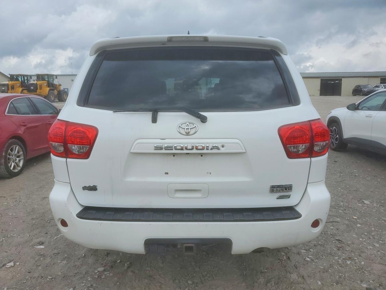 2014 TOYOTA SEQUOIA SR5 photo 16