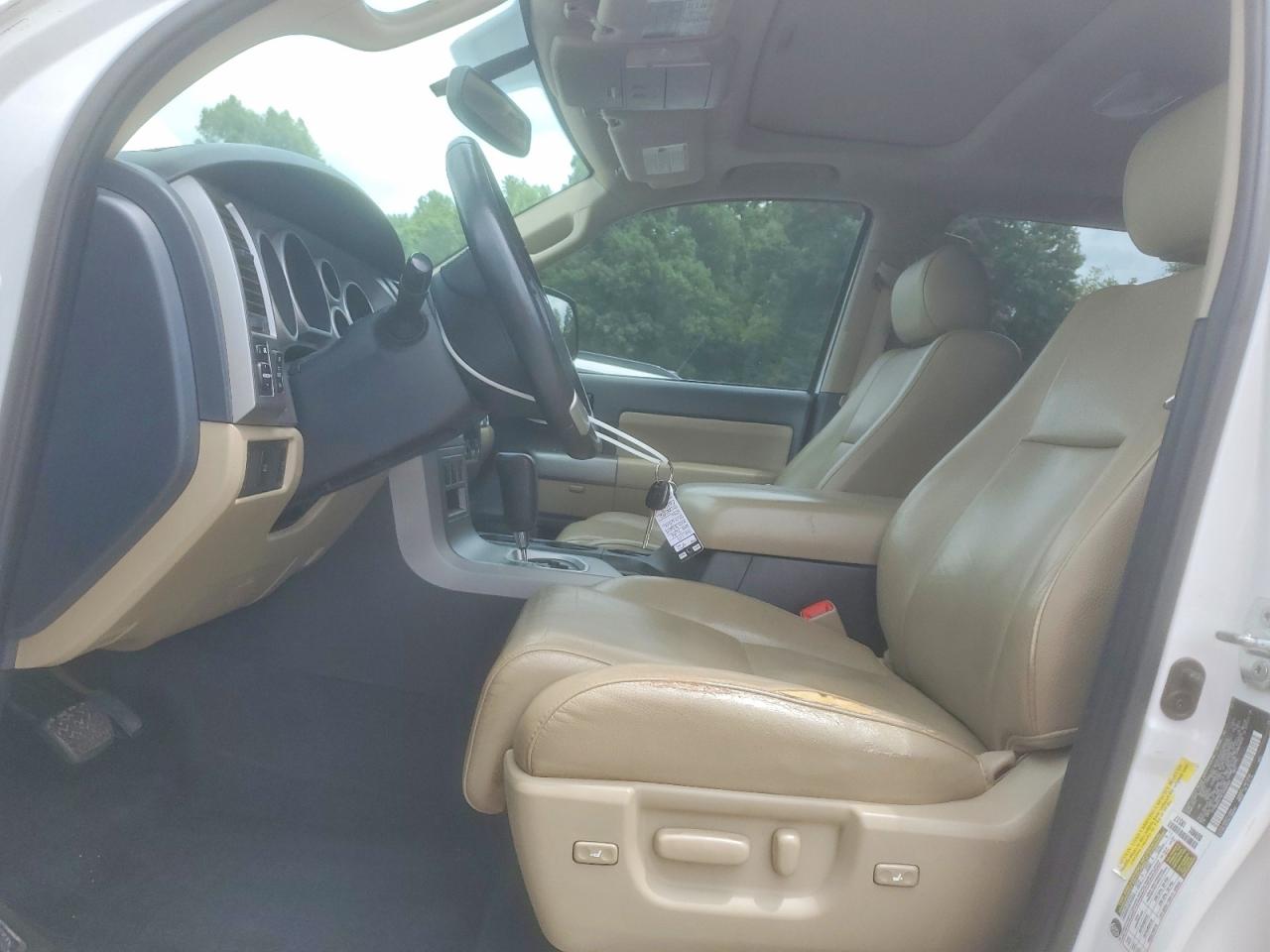 2014 TOYOTA SEQUOIA SR5 photo 19