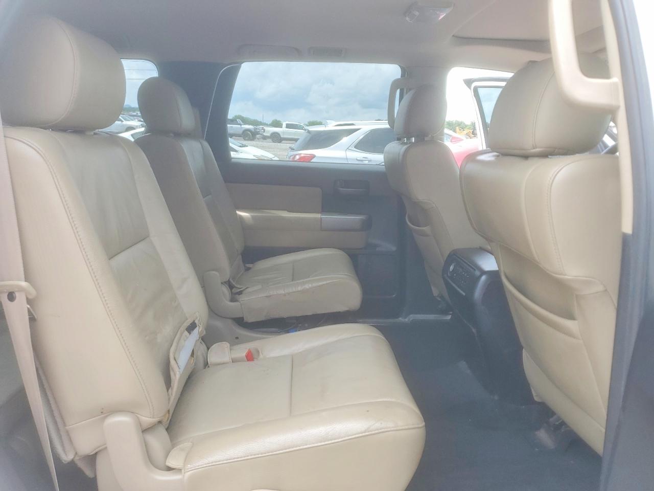 2014 TOYOTA SEQUOIA SR5 photo 31