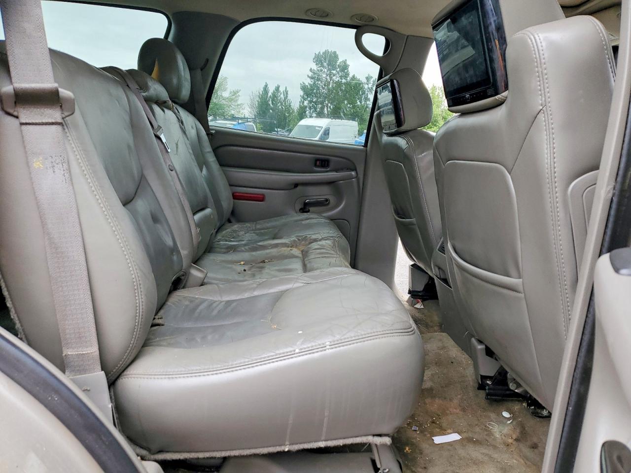 2004 GMC YUKON DENALI photo 10