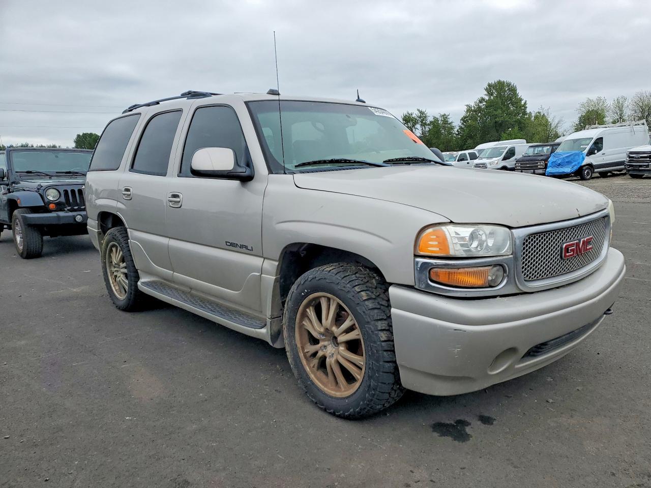 2004 GMC YUKON DENALI photo 4