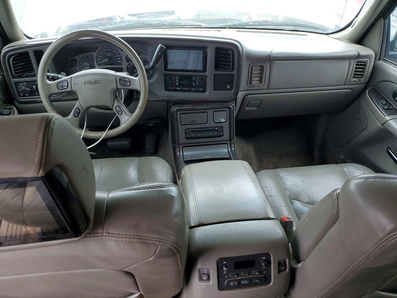 2004 GMC YUKON DENALI photo 8