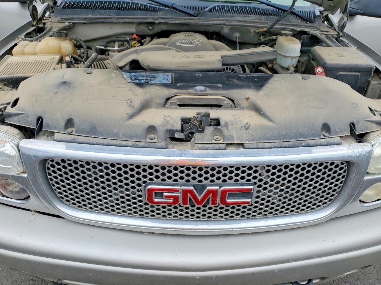 2004 GMC YUKON DENALI photo 11
