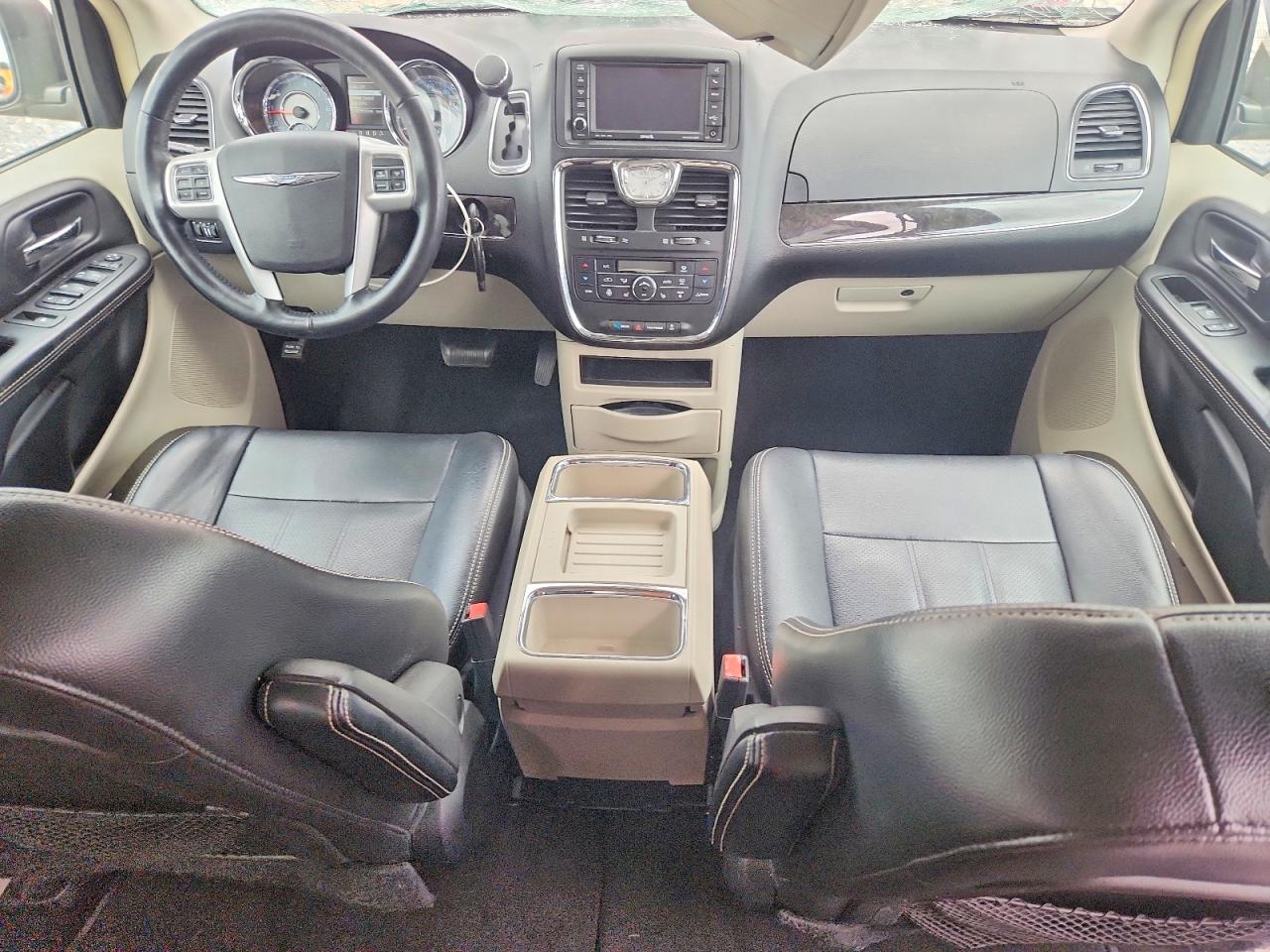 2015 CHRYSLER TOWN & COUNTRY TOURING L photo 22