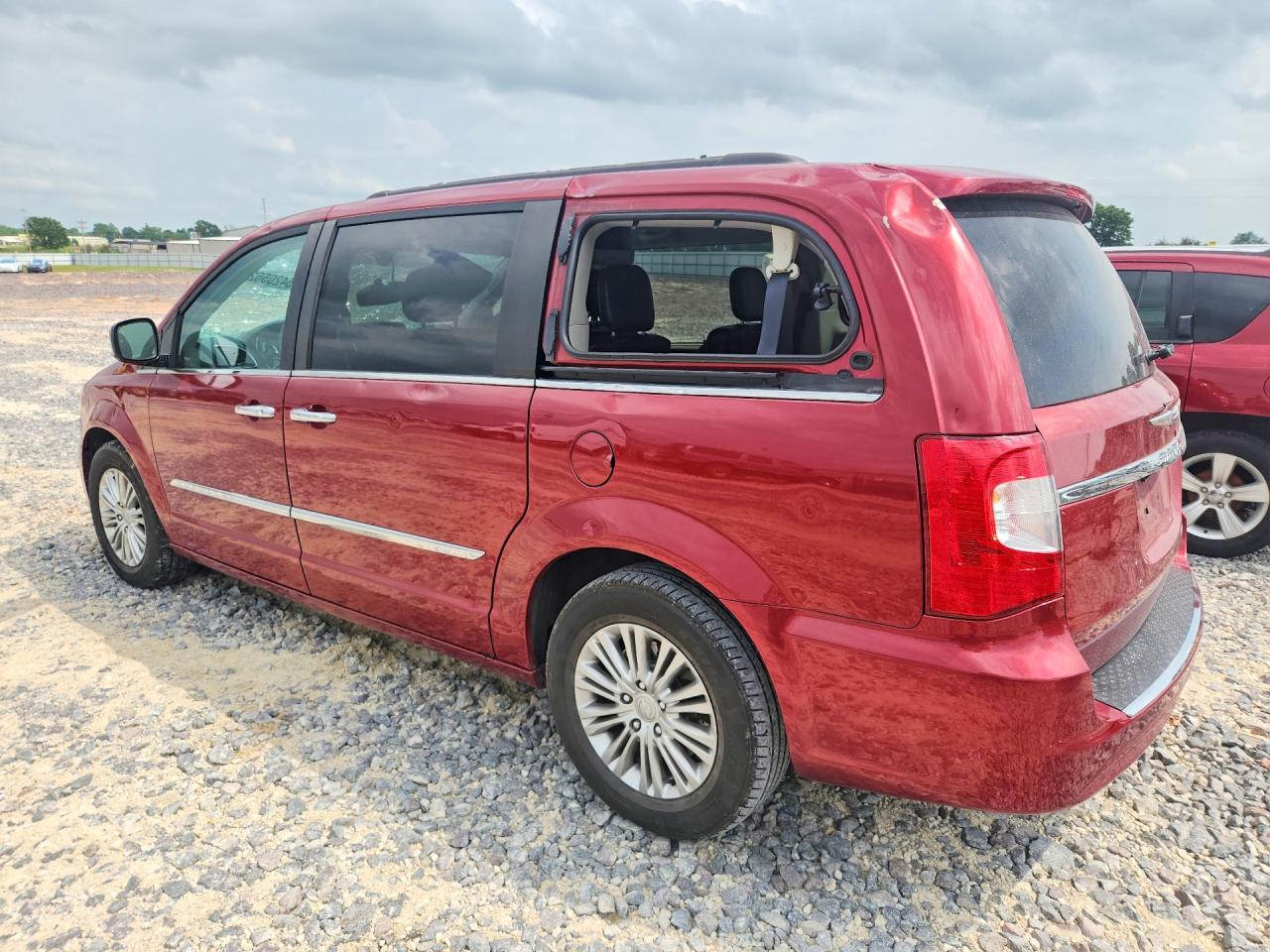 2015 CHRYSLER TOWN & COUNTRY TOURING L photo 4