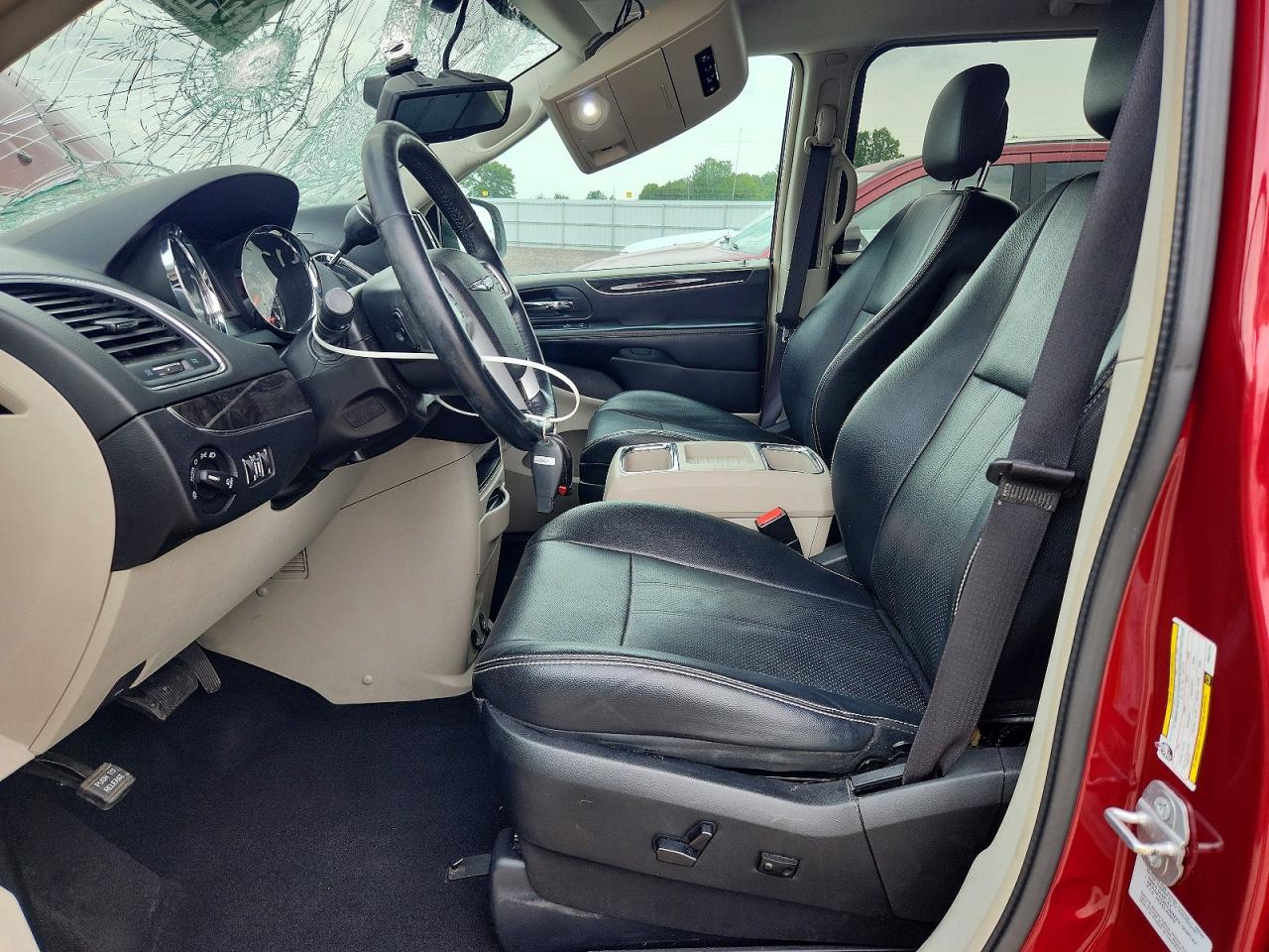 2015 CHRYSLER TOWN & COUNTRY TOURING L photo 19