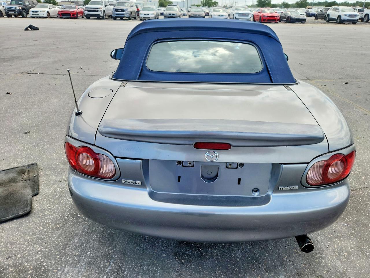 2003 MAZDA MX-5 MIATA BASE photo 11