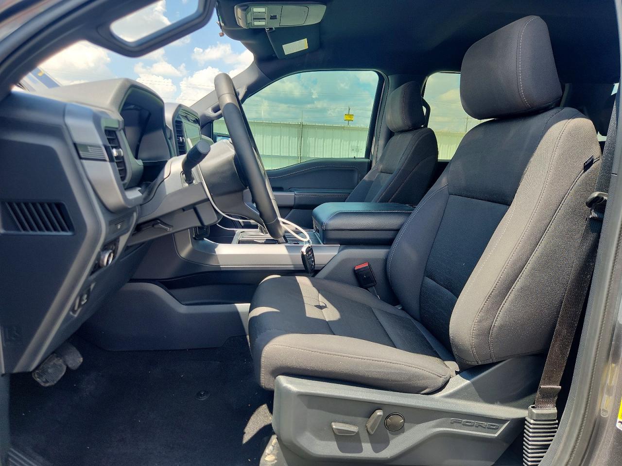 2025 FORD F150 XLT photo 13