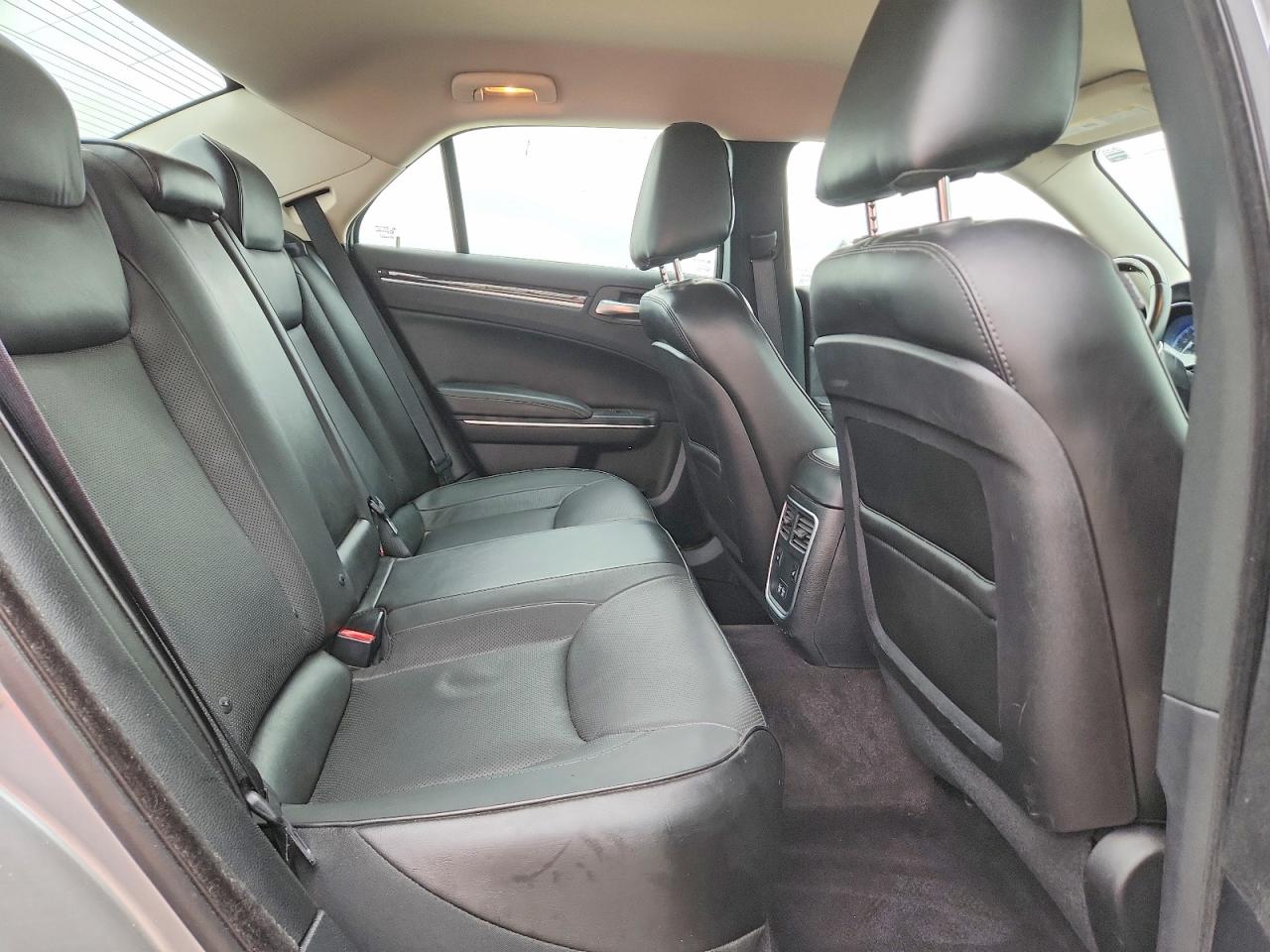 2018 CHRYSLER 300 LIMITED photo 19