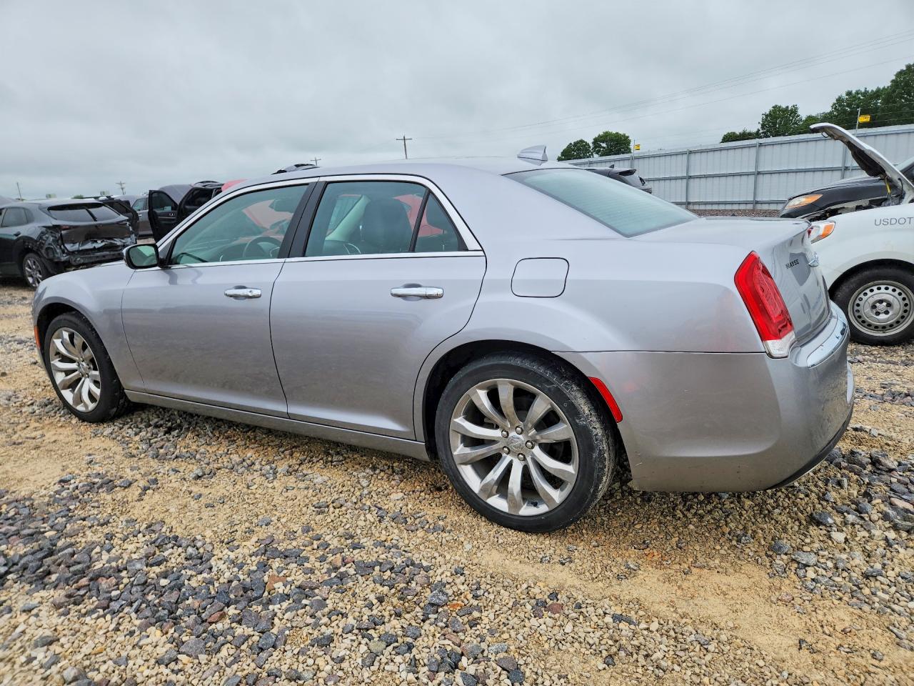 2018 CHRYSLER 300 LIMITED photo 3