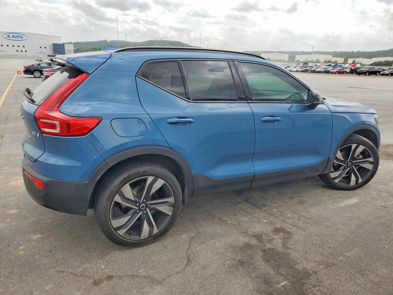 2023 VOLVO XC40 ULTIMATE photo 7