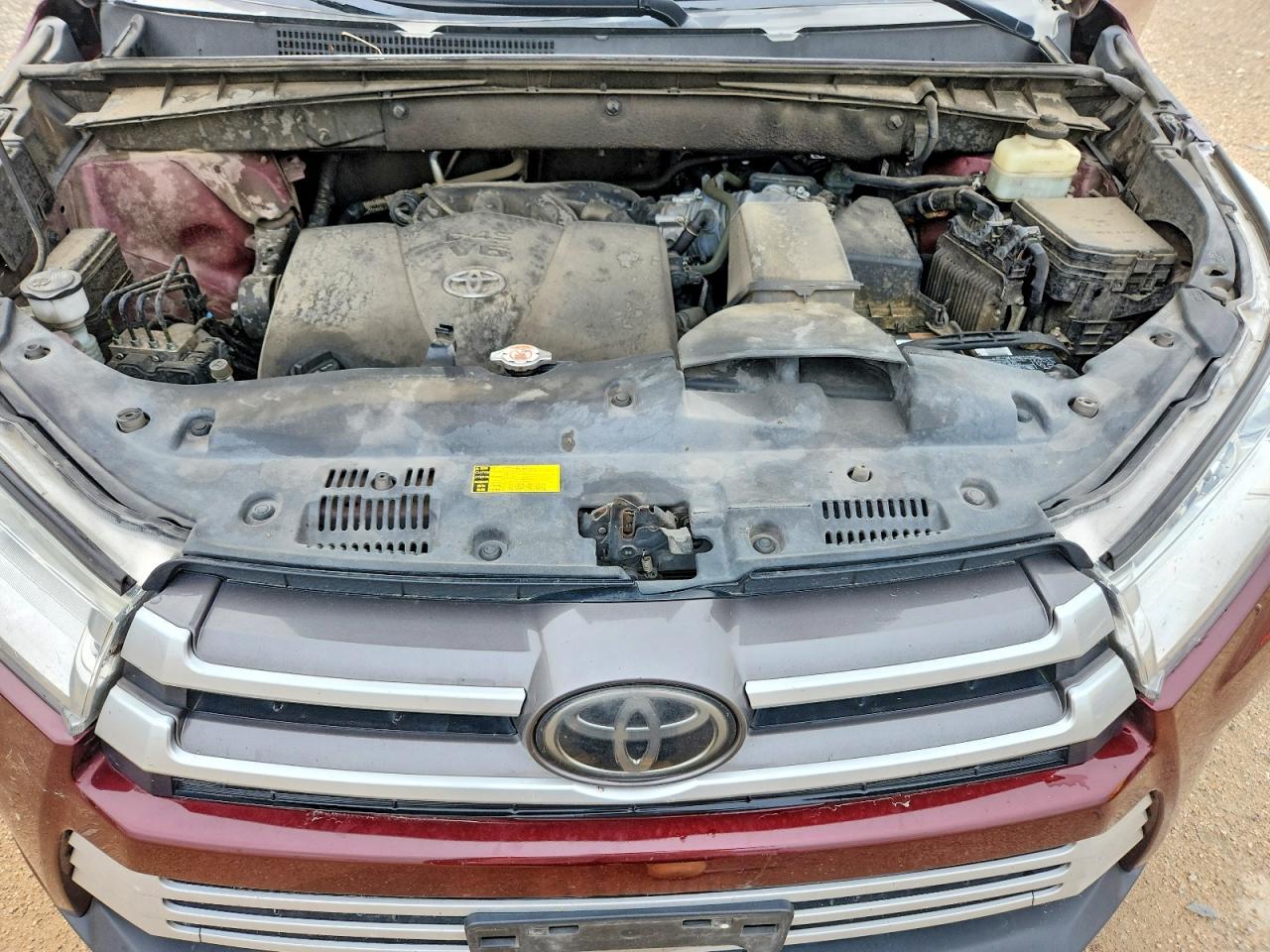2018 TOYOTA HIGHLANDER LE photo 34