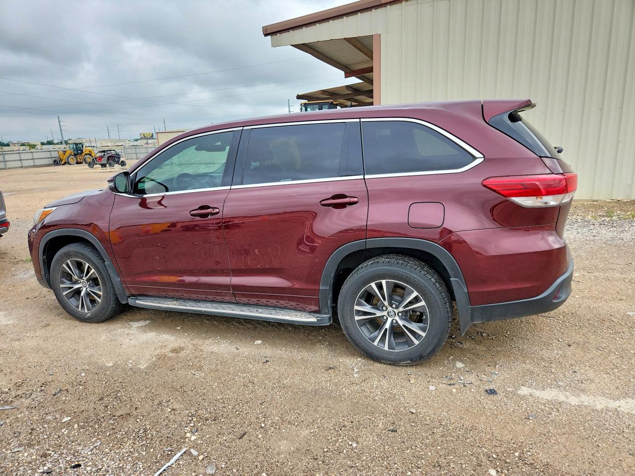 2018 TOYOTA HIGHLANDER LE photo 4