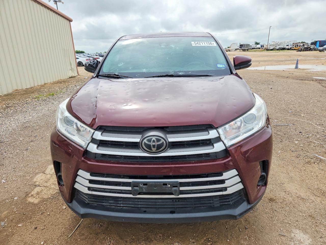 2018 TOYOTA HIGHLANDER LE photo 13
