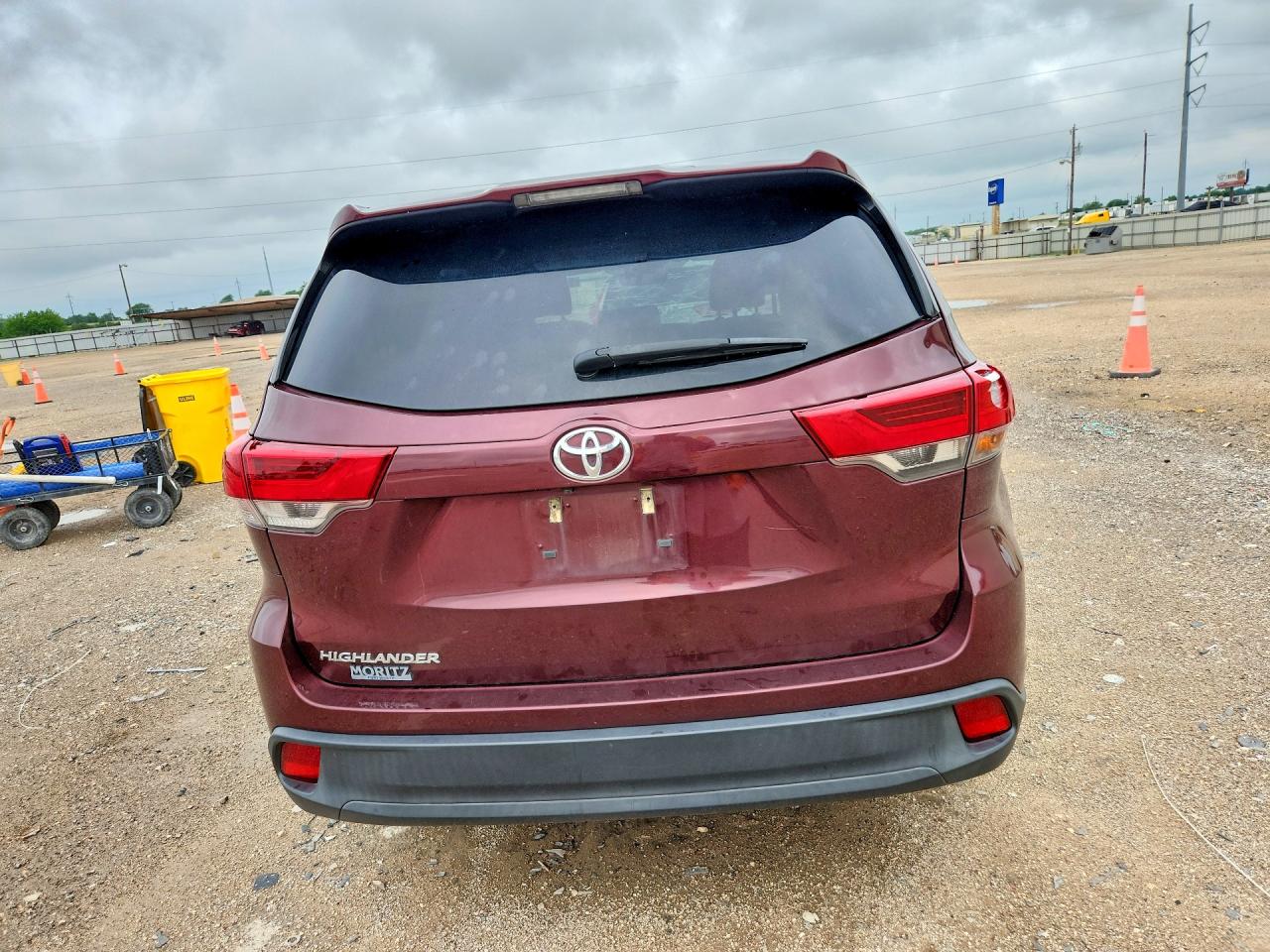 2018 TOYOTA HIGHLANDER LE photo 16
