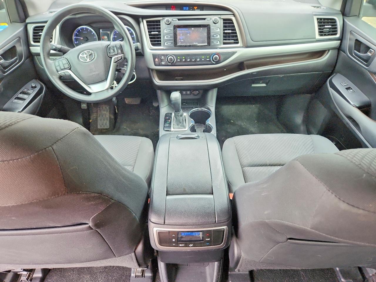 2018 TOYOTA HIGHLANDER LE photo 22