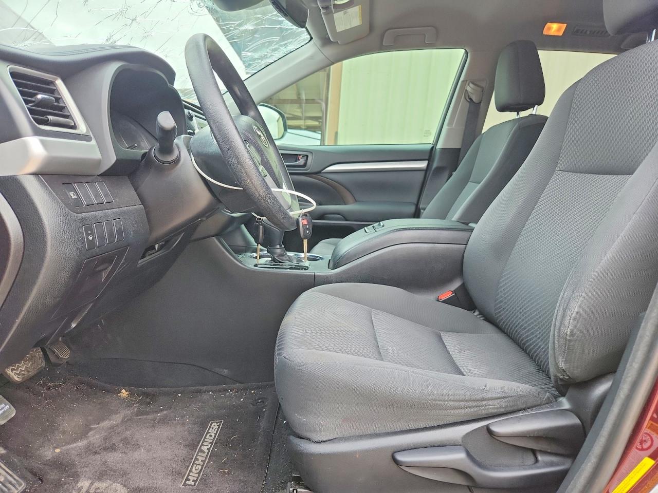 2018 TOYOTA HIGHLANDER LE photo 19