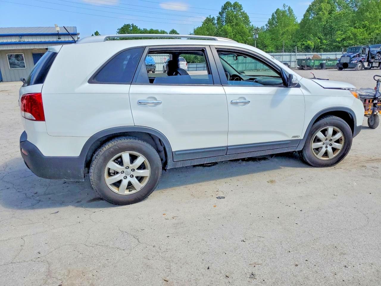 2013 KIA SORENTO LX photo 7