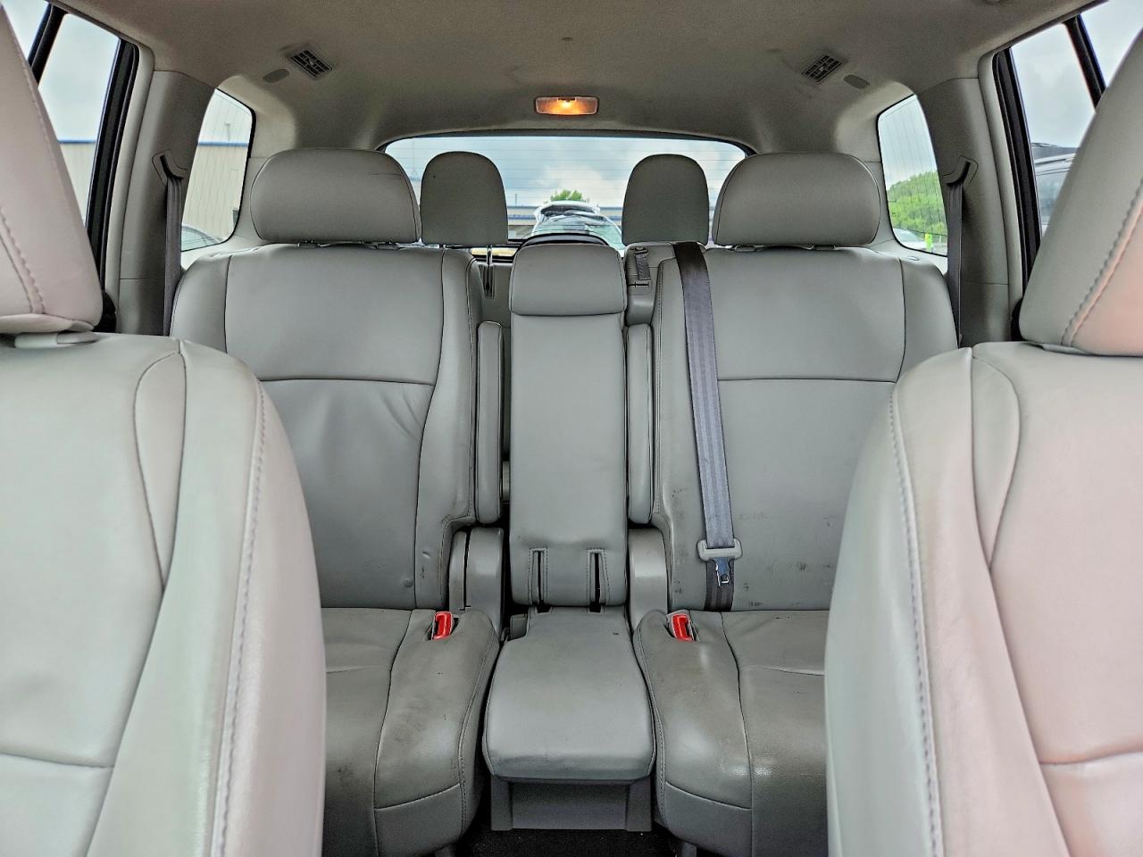 2013 TOYOTA HIGHLANDER SE photo 28