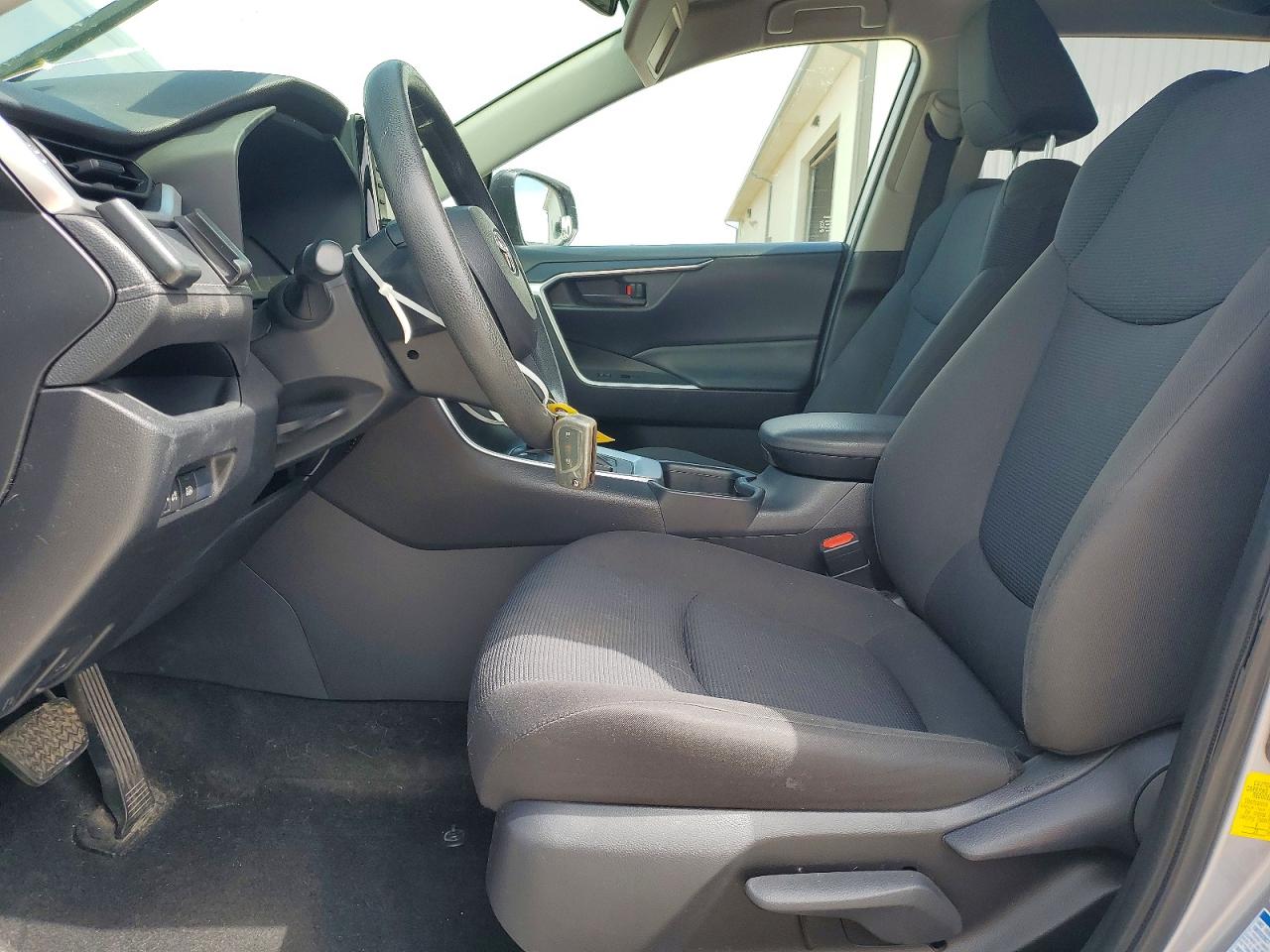 2019 TOYOTA RAV4 LE photo 7
